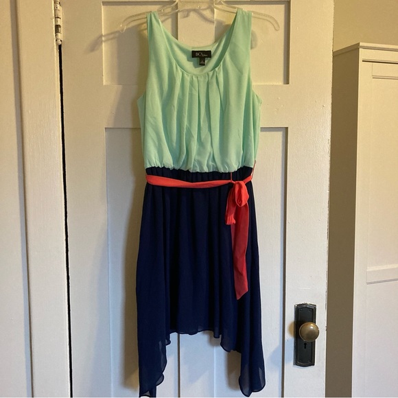 Color block handkerchief hem dress - Picture 2 of 6